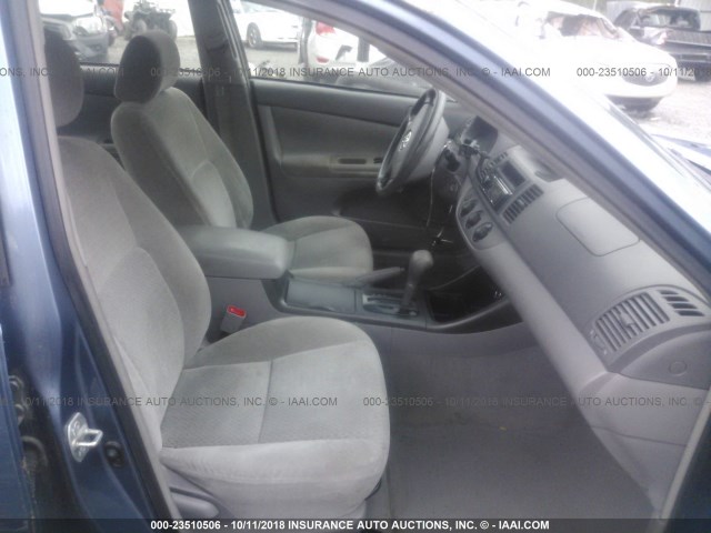 4T1BE32K92U567843 - 2002 TOYOTA CAMRY LE/XLE/SE BLUE photo 5
