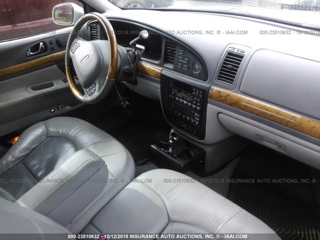 1LNHM97V32Y694146 - 2002 LINCOLN CONTINENTAL  Silber Foto 5