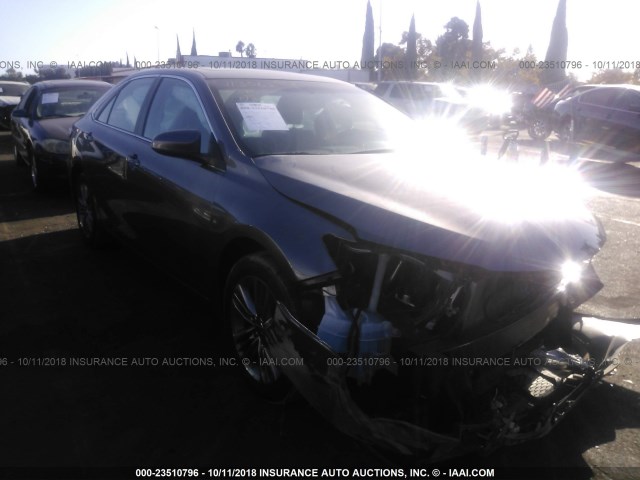 4T1BF1FK1HU278265 - 2017 TOYOTA CAMRY LE/XLE/SE/XSE 灰色 照片 1