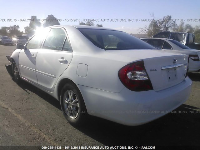4T1BF32K84U070086 - 2004 TOYOTA CAMRY LE/XLE/SE WHITE photo 3