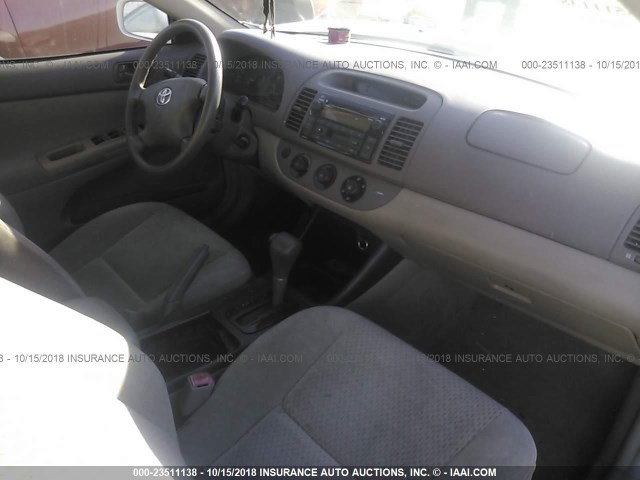 4T1BF32K84U070086 - 2004 TOYOTA CAMRY LE/XLE/SE WHITE photo 5