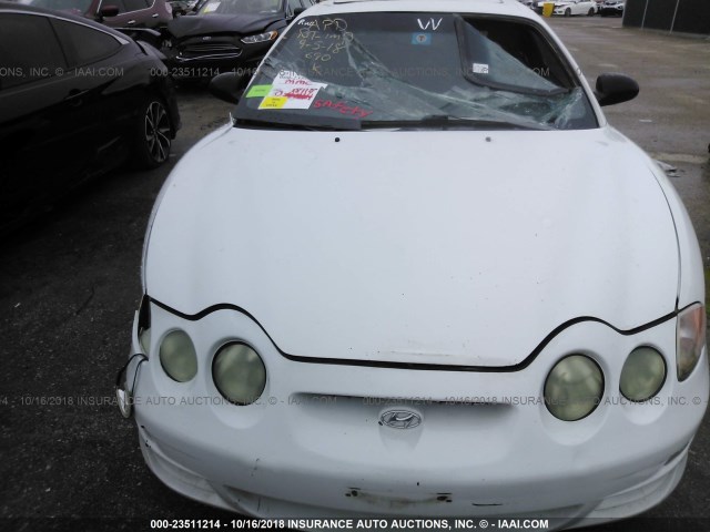 KMHJG25F71U239432 - 2001 HYUNDAI TIBURON WHITE photo 6