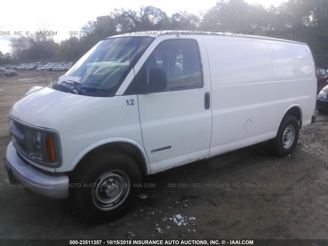 1GCHG35R521153834 - 2002 CHEVROLET EXPRESS G3500  WHITE photo 2