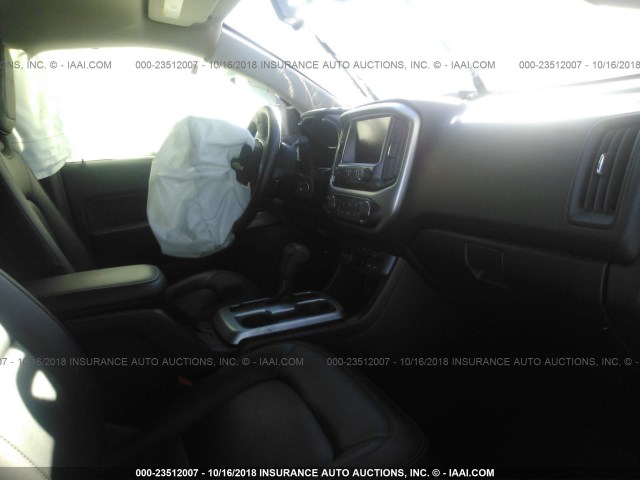 1GCGTEEN6J1145157 - 2018 CHEVROLET COLORADO ZR2 WHITE photo 5