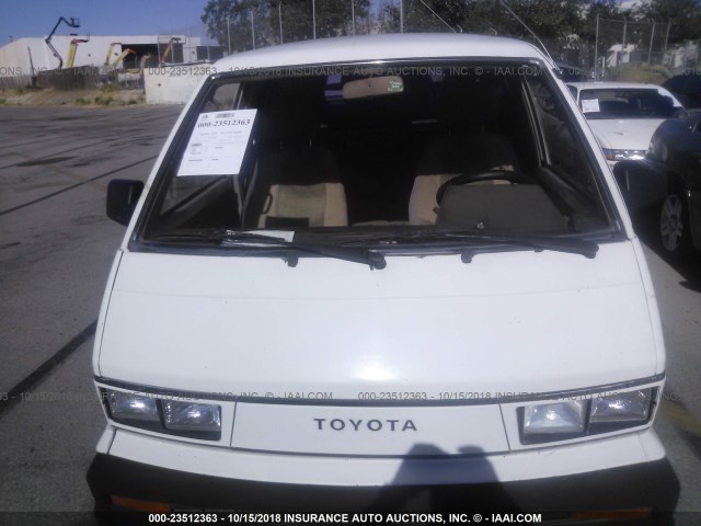 JT4YR27V9F0013117 - 1985 TOYOTA VAN WAGON CARGO WHITE photo 6