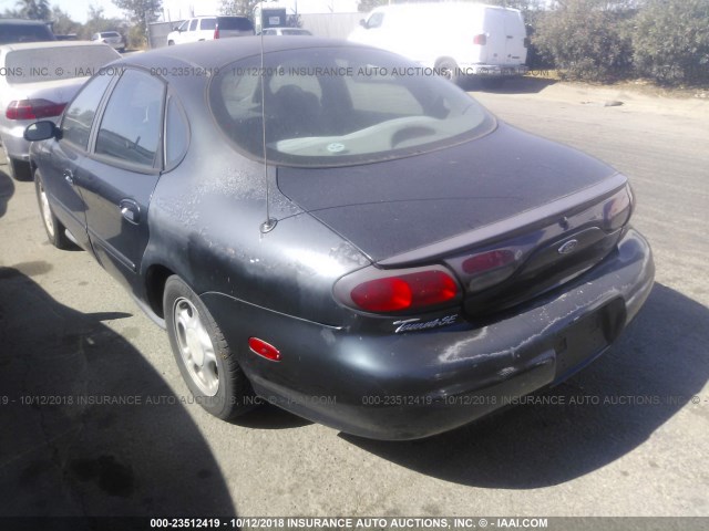 1FAFP52U1WG267673 - 1998 FORD TAURUS LX/SE GRAY photo 3