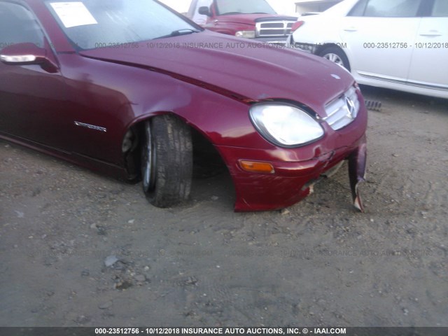 WDBKK49F31F196465 - 2001 MERCEDES-BENZ SLK 230 KOMPRESSOR RED photo 6