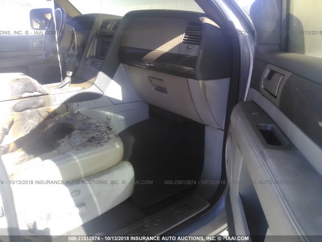 5LMFU27R14LJ24998 - 2004 LINCOLN NAVIGATOR Күміс фото 5