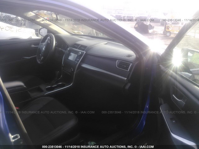4T1BF1FK1GU527503 - 2016 TOYOTA CAMRY LE/XLE/SE/XSE 蓝色 照片 5