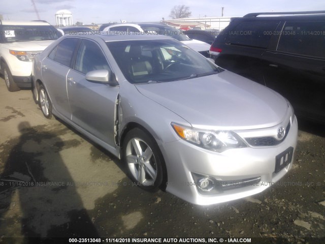 4T1BF1FK0DU642315 - 2013 TOYOTA CAMRY L/SE/LE/XLE Gümüş foto 1