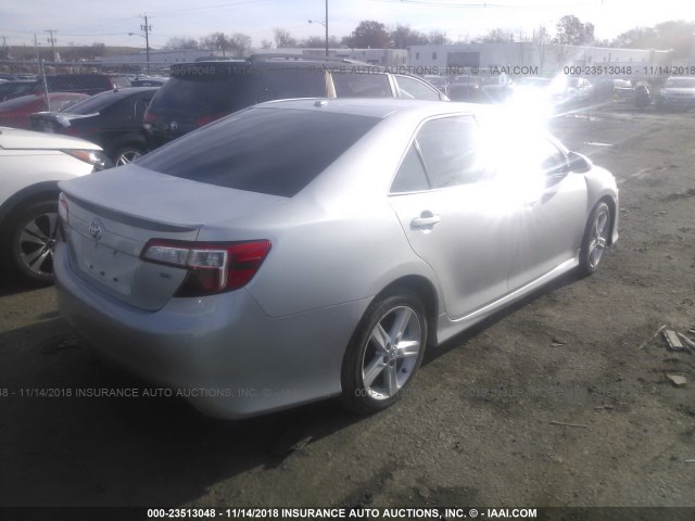 4T1BF1FK0DU642315 - 2013 TOYOTA CAMRY L/SE/LE/XLE Gümüş foto 4
