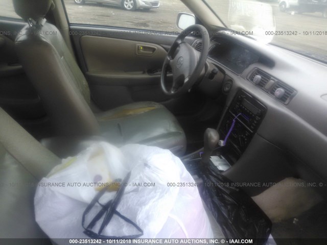 4T1BG22K71U815932 - 2001 TOYOTA CAMRY CE/LE/XLE 金色 照片 5