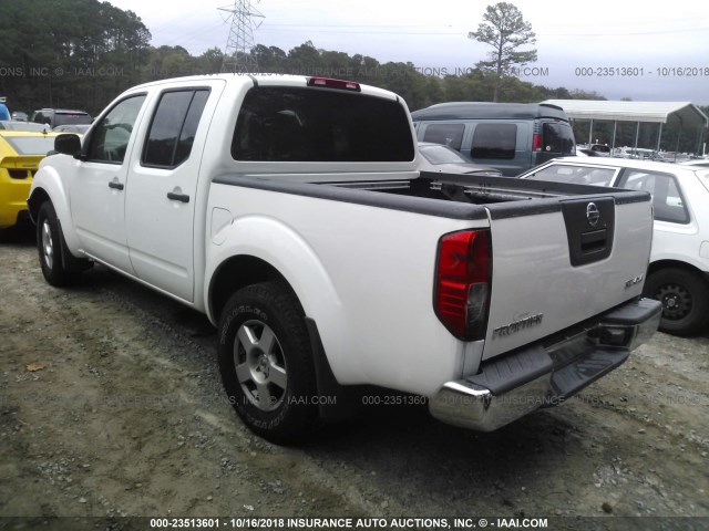 1N6AD07W27C431867 - 2007 NISSAN FRONTIER CREW CAB LE/SE/OFF ROAD WHITE photo 3