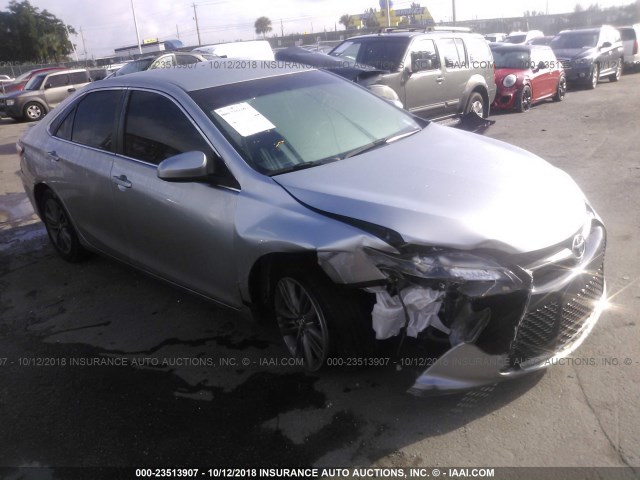 4T1BF1FKXGU217365 - 2016 TOYOTA CAMRY LE/XLE/SE/XSE SILVER photo 1