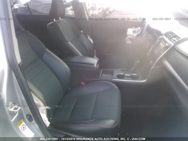 4T1BF1FKXGU217365 - 2016 TOYOTA CAMRY LE/XLE/SE/XSE SILVER photo 5