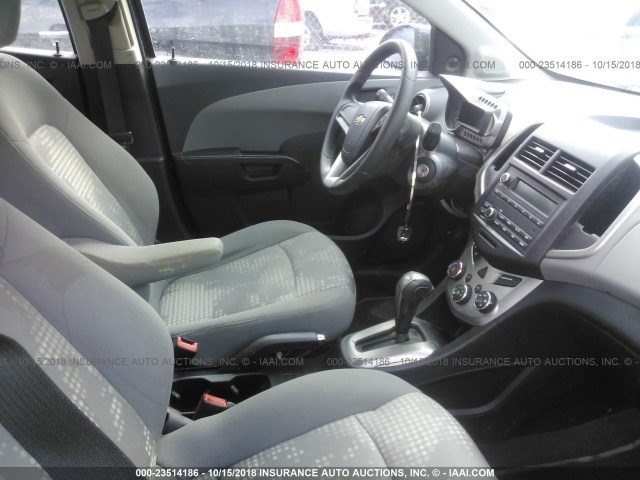 1G1JA6SG5G4114697 - 2016 CHEVROLET SONIC LS 灰色 照片 5