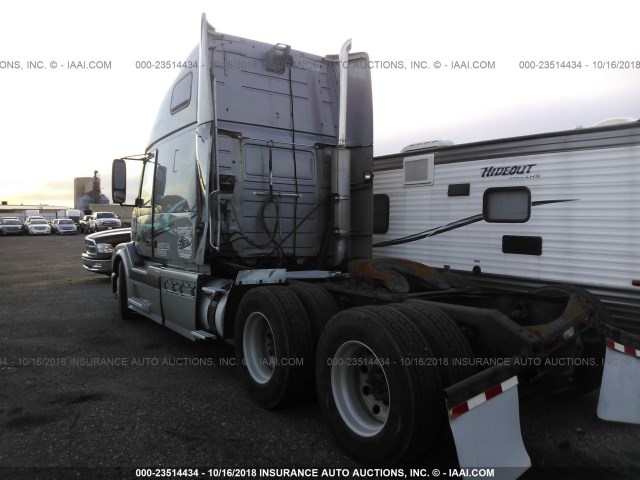 4V4NC9GH95N376594 - 2005 VOLVO VN GRAY photo 3