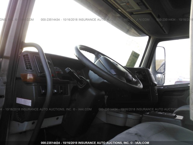 4V4NC9GH95N376594 - 2005 VOLVO VN GRAY photo 5