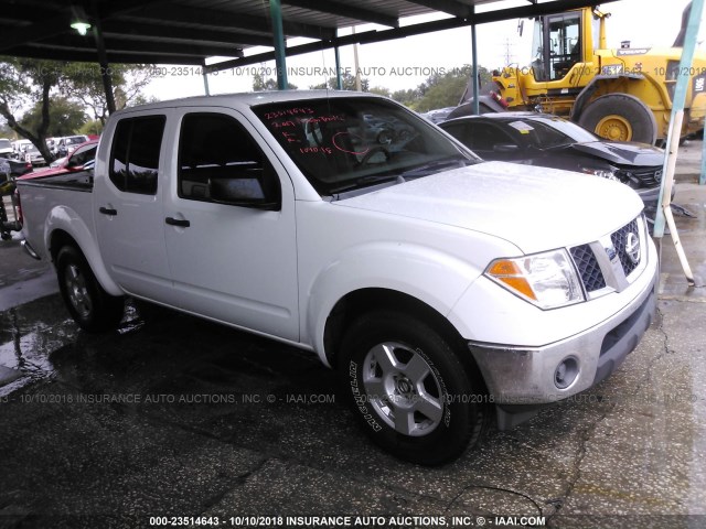 1N6AD07U27C461059 - 2007 NISSAN FRONTIER CREW CAB LE/SE/OFF ROAD WHITE photo 1