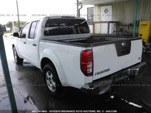 1N6AD07U27C461059 - 2007 NISSAN FRONTIER CREW CAB LE/SE/OFF ROAD WHITE photo 3