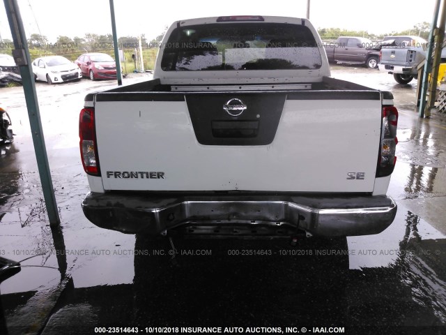 1N6AD07U27C461059 - 2007 NISSAN FRONTIER CREW CAB LE/SE/OFF ROAD WHITE photo 6