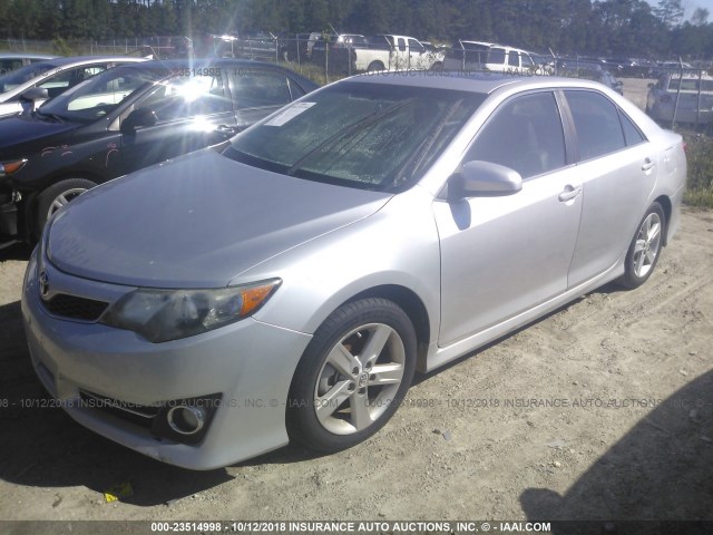 4T1BF1FK6CU051193 - 2012 TOYOTA CAMRY SE/LE/XLE SILVER photo 2