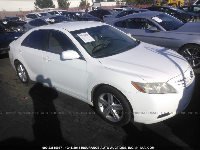 4T4BE46KX8R042983 - 2008 TOYOTA CAMRY CE/LE/XLE/SE WHITE photo 1