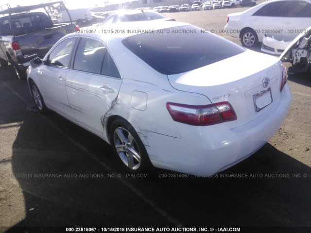 4T4BE46KX8R042983 - 2008 TOYOTA CAMRY CE/LE/XLE/SE WHITE photo 3