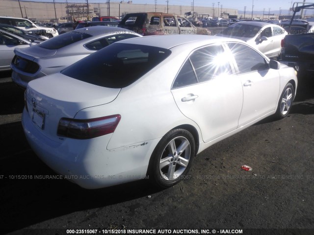 4T4BE46KX8R042983 - 2008 TOYOTA CAMRY CE/LE/XLE/SE WHITE photo 4