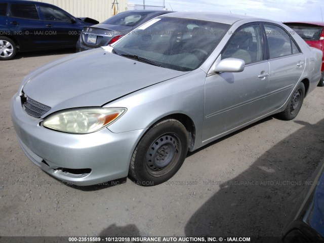 JTDBE32K430243065 - 2003 TOYOTA CAMRY LE/XLE SILVER photo 2