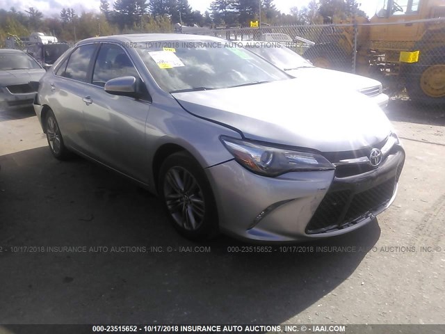 4T1BF1FK7FU044743 - 2015 TOYOTA CAMRY LE/XLE/SE/XSE 银色 照片 1