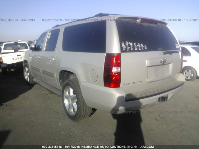 1GNSCHE01BR202665 - 2011 CHEVROLET SUBURBAN C1500  LS SILVER photo 3