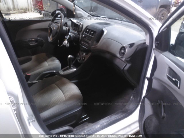 1G1JA6SH3E4205859 - 2014 CHEVROLET SONIC LS WHITE photo 5