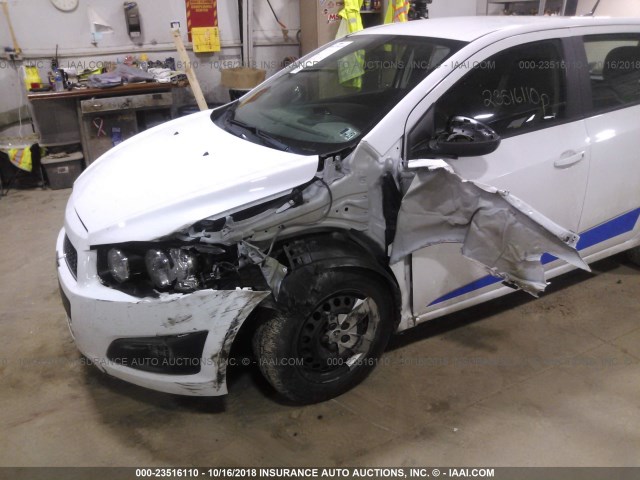 1G1JA6SH3E4205859 - 2014 CHEVROLET SONIC LS WHITE photo 6