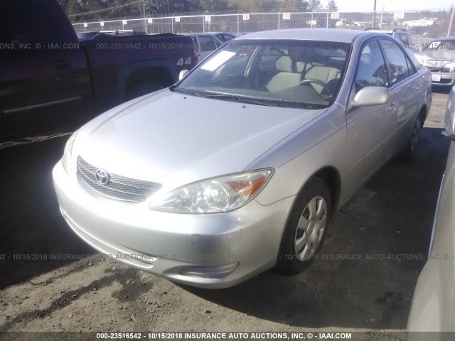 4T1BE32KX3U682064 - 2003 TOYOTA CAMRY LE/XLE/SE SILVER photo 2