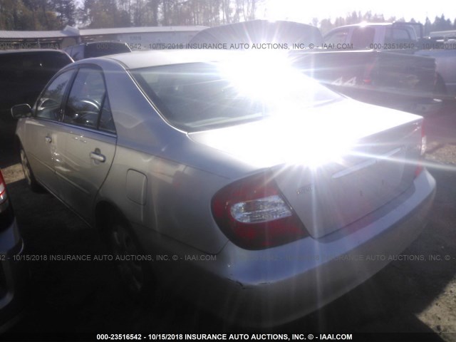 4T1BE32KX3U682064 - 2003 TOYOTA CAMRY LE/XLE/SE SILVER photo 3