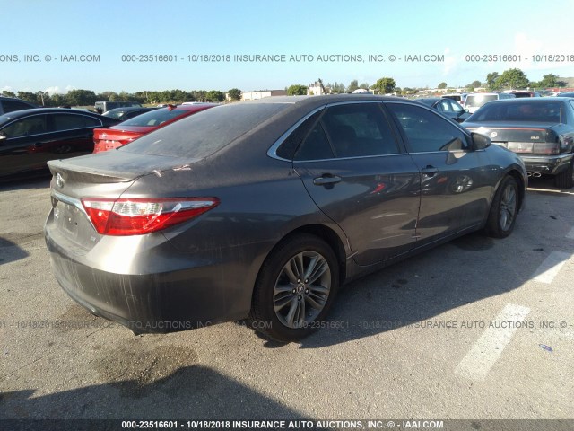 4T1BF1FK7FU111213 - 2015 TOYOTA CAMRY LE/XLE/SE/XSE 灰色 照片 4