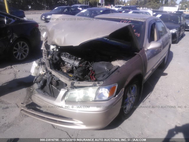 JT2BF28K010325993 - 2001 TOYOTA CAMRY LE/XLE GOLD photo 2