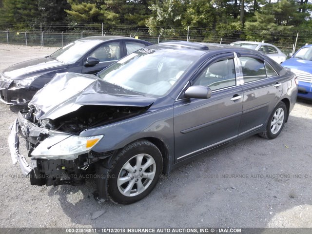 4T4BF3EK0BR152263 - 2011 TOYOTA CAMRY SE/LE/XLE 灰色 照片 2