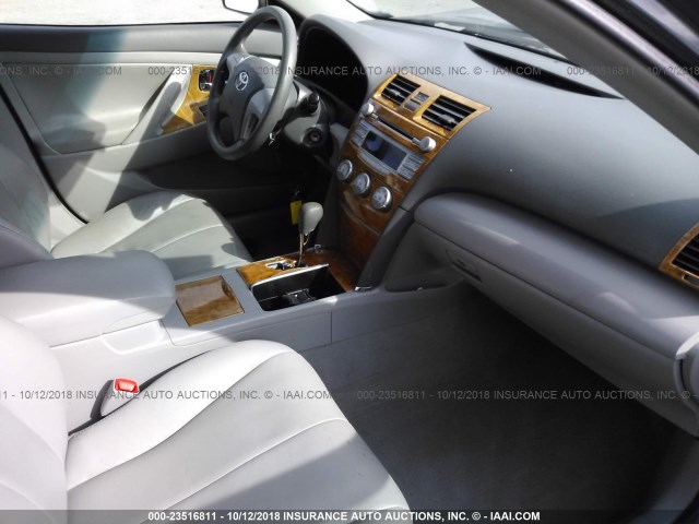 4T4BF3EK0BR152263 - 2011 TOYOTA CAMRY SE/LE/XLE 灰色 照片 5