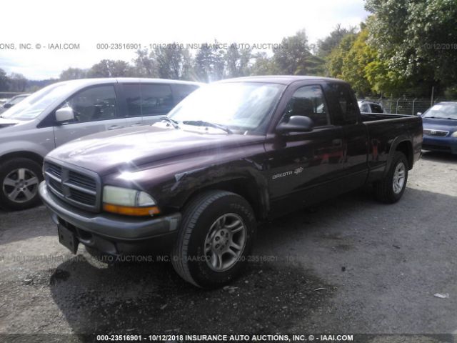 1B7GL12X02S604497 - 2002 DODGE DAKOTA SXT MAROON photo 2