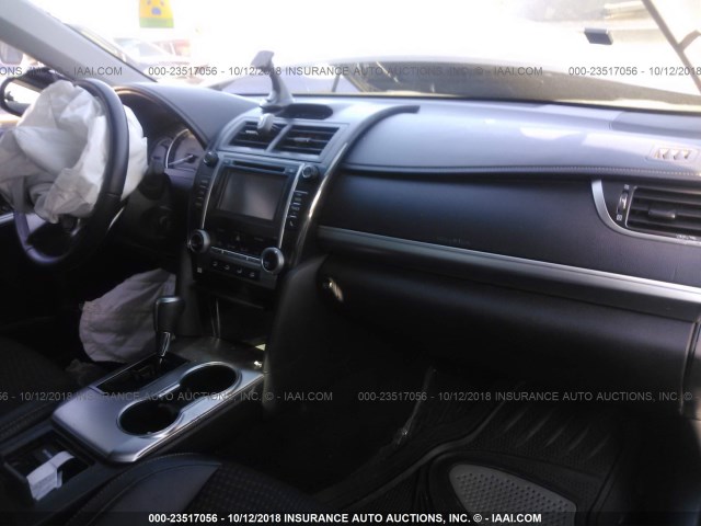 4T1BF1FK2EU779192 - 2014 TOYOTA CAMRY L/SE/LE/XLE Qara foto 5