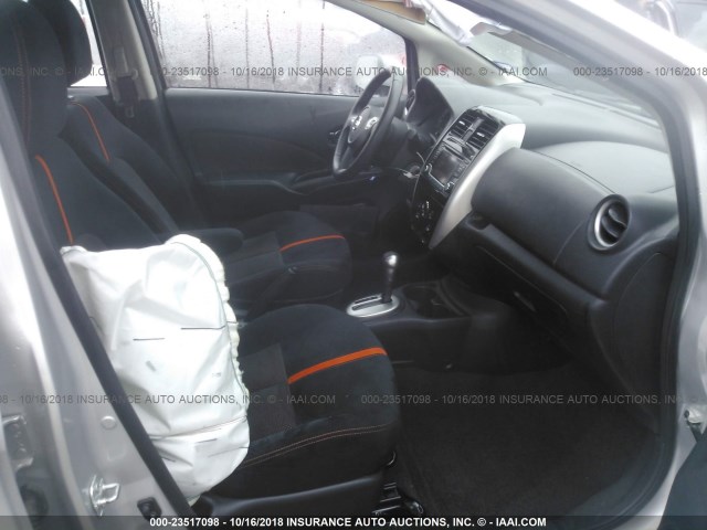 3N1CE2CP7FL445448 - 2015 NISSAN VERSA NOTE S/S PLUS/SV/SL/SR GRAY photo 5