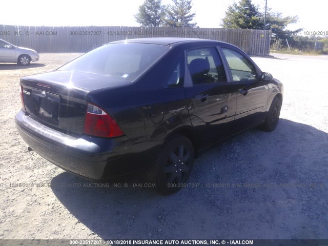 1FAFP34N57W283280 - 2007 FORD FOCUS ZX4/S/SE/SES შავი ფოტო 4