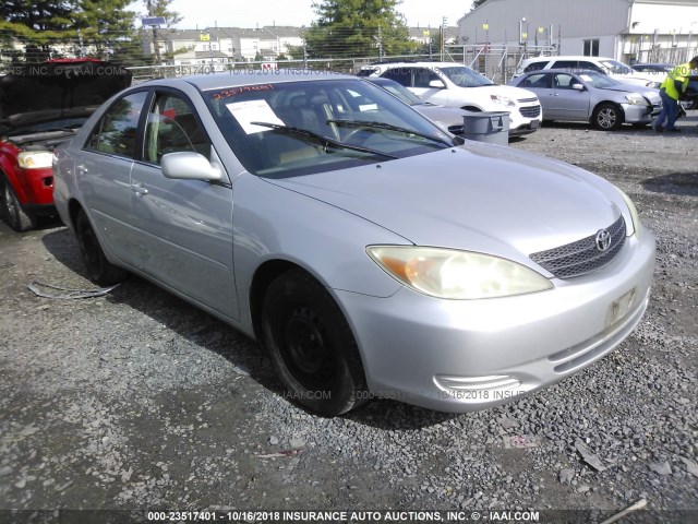 4T1BE32KX4U934672 - 2004 TOYOTA CAMRY LE/XLE/SE SILVER photo 1