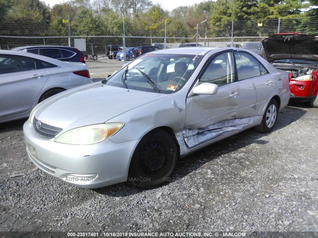 4T1BE32KX4U934672 - 2004 TOYOTA CAMRY LE/XLE/SE SILVER photo 2