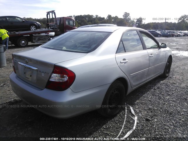 4T1BE32KX4U934672 - 2004 TOYOTA CAMRY LE/XLE/SE SILVER photo 4