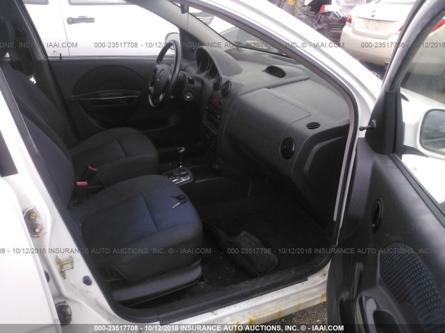 KL1TD66616B543703 - 2006 CHEVROLET AVEO LS WHITE photo 5