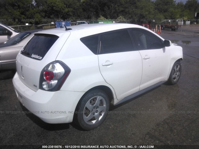 5Y2SP6E81AZ403021 - 2010 PONTIAC VIBE WHITE photo 4