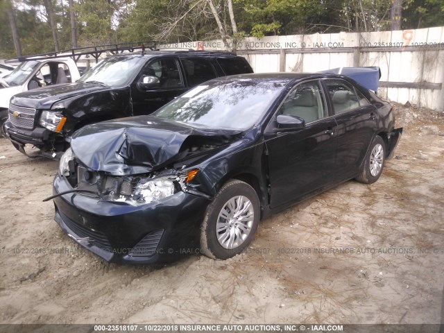 4T1BF1FK4EU858704 - 2014 TOYOTA CAMRY L/SE/LE/XLE Tünd mavi foto 2